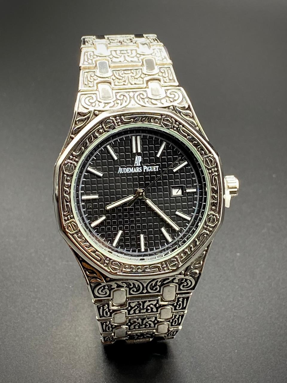 AP AUDEMARS PIGUET with Black Dial and Date
